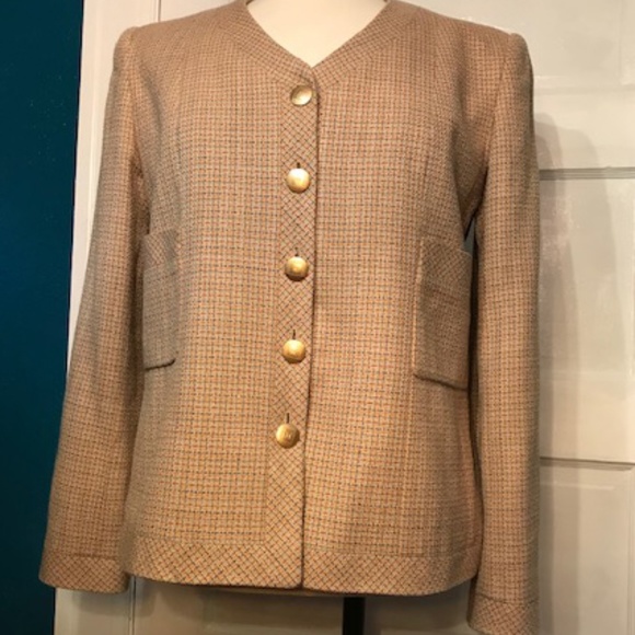 CHANEL Jackets & Blazers - Chanel Boutique Tan and Cream Tweed Jacket 98P 42